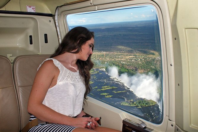 15 minutes scenic helicopter flight above Victoria Falls-Zimbabwe - Picking between the Bell Long Ranger and Robinson 44