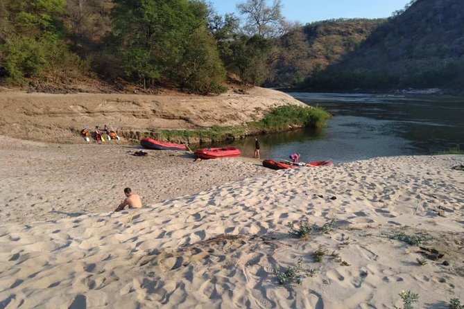 3 Days & 2 Nights Whitewater Rafting Victoria Falls - Day 2: a long river day with more scenery