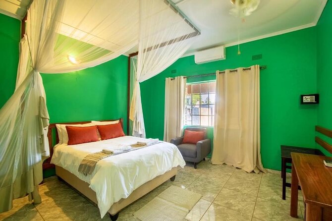 8 Day Chobe NP, Elephant Sands, Okavango Delta & Victoria Falls - Day 6: Travel the delta by mokoro