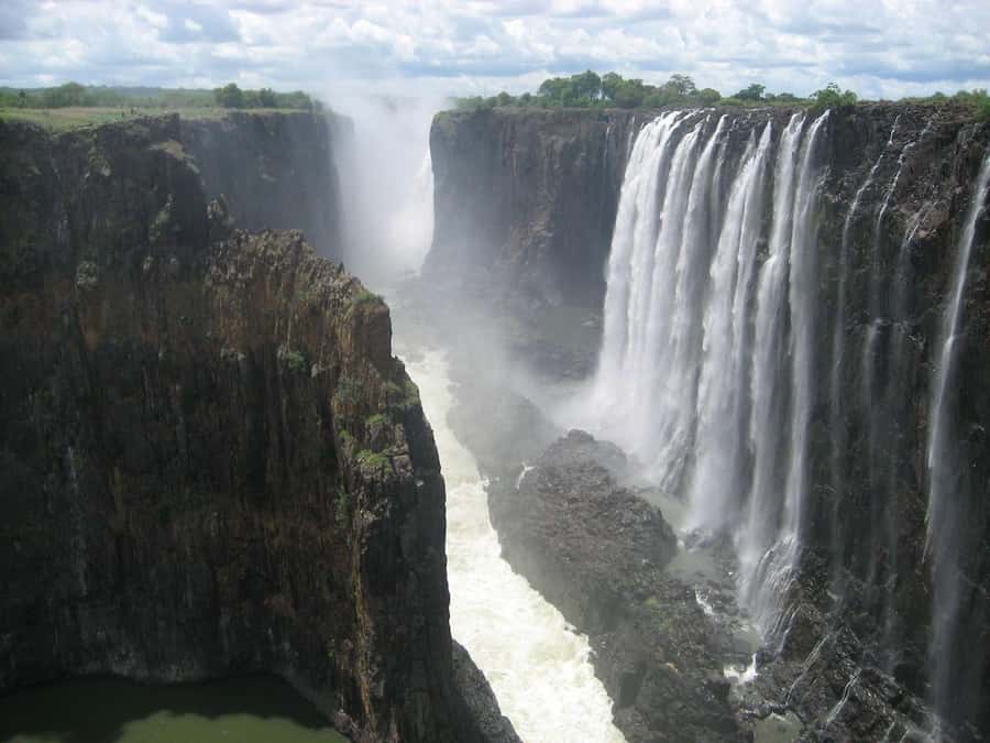 From Kasane: Victoria Falls Day Trip (Zimbabwe side) - Why the Zimbabwe side makes a good day trip from Kasane