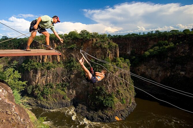 Gorge Swing (Zimbabwe) - Group size, timing, and the value of one hour