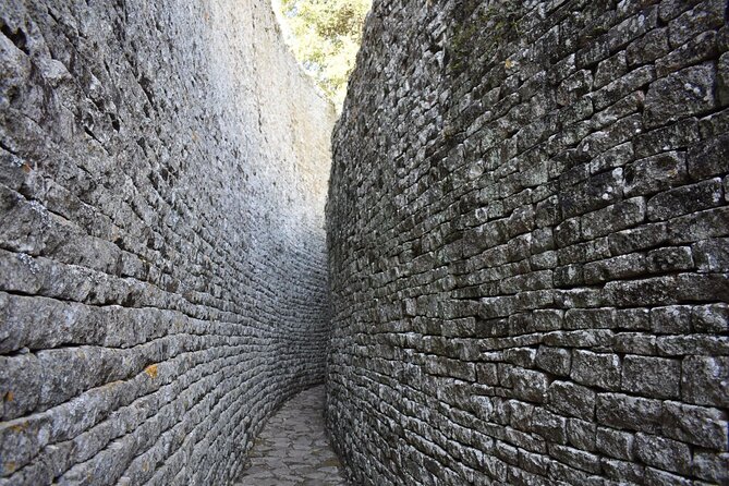 Great Zimbabwe - Mbira music and the cultural village