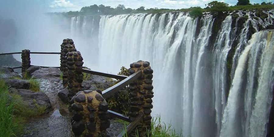 Guided Scenic Tour Of The Victoria Falls – Experience Nature - Entering the rainforest and finding the falls