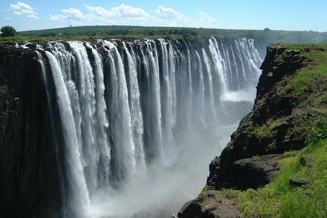 Guided Tour of the Majestic Victoria Falls - Timing the visit and preparing well