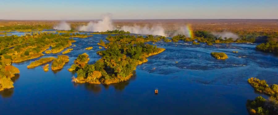 GUIDED TOUR OF THE VICTORIA FALLS ON THE ZAMBIAN SIDE - Walking the rainforest trails