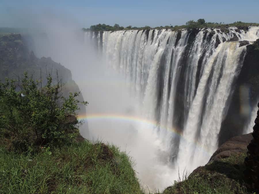 GUIDED TOUR OF THE VICTORIA FALLS ON THE ZAMBIAN SIDE - Knife Edge Bridge and the wettest viewpoints