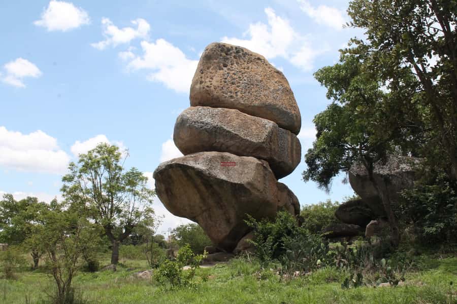 HARARE CITY TOUR ADVENTURES !! - Understanding Zimbabwe at National Heroes Acre