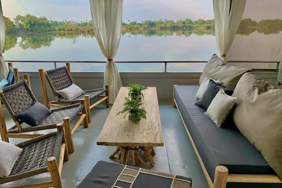 Luxury Cruise : Sunset Boat Cruise on The Zambezi Explorer - Snacks and drinks make the evening feel special