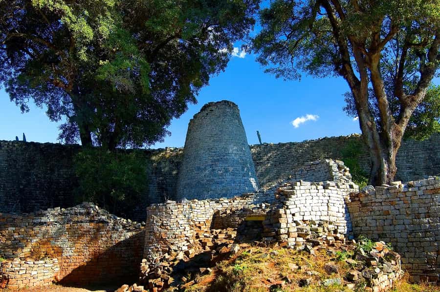 MASVINGO; GREAT ZIMBABWE MONUMENT TOUR - FROM HARARE - The Masvingo stop and the final 40 kilometers