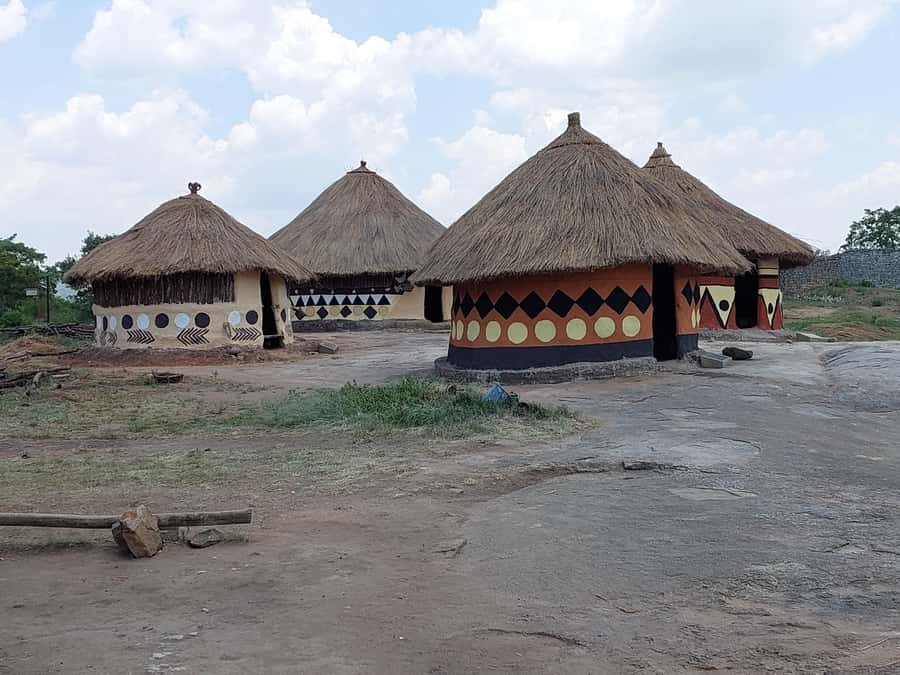 MASVINGO; GREAT ZIMBABWE MONUMENT TOUR - FROM HARARE - The long return to Harare