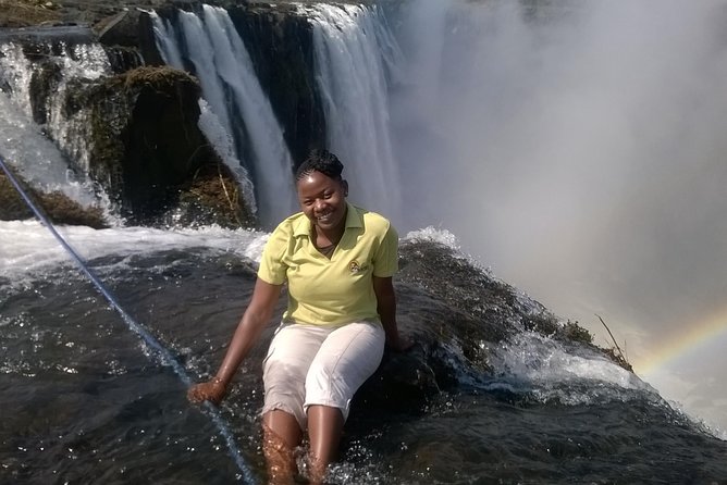 Private Guided Tour of the Falls with Pickup - Why a private guide helps in a short visit