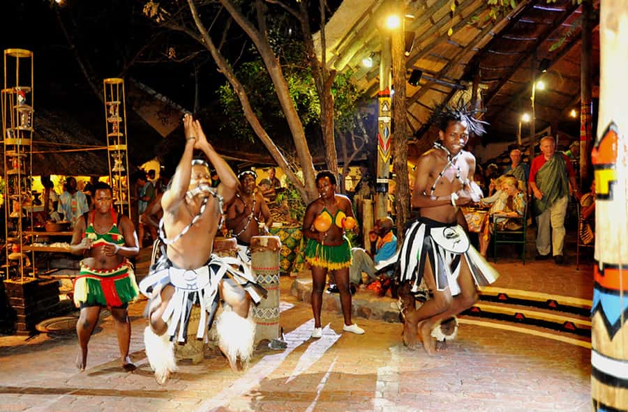 Victoria Falls: Boma Dinner and Drum Show - What fills the evening before the drums