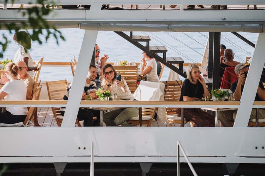 Victoria Falls: Dinner Cruise on the Zambezi River - Who should book this Zambezi evening