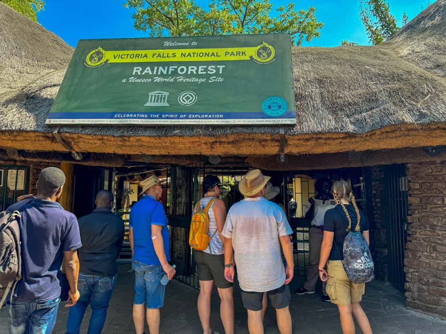 Victoria Falls: Guided Tour of the Victoria Falls - The 30-minute ride from your hotel