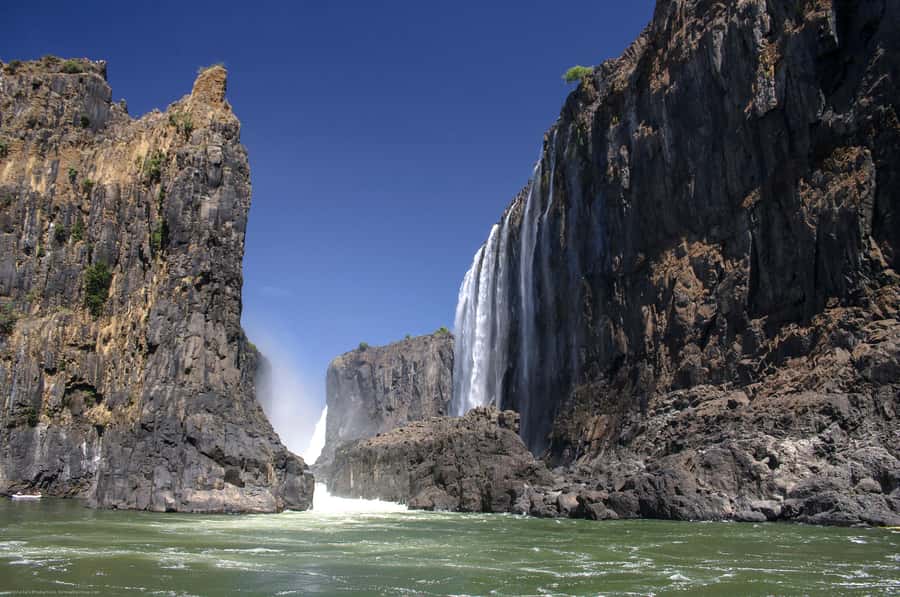 Victoria Falls Guided Tour Plus Lunch & Transport - What the falls walk feels like
