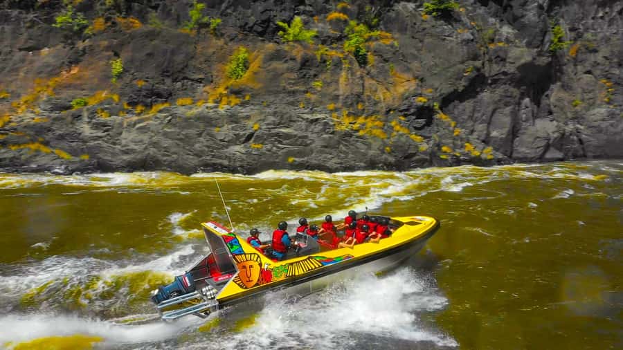 Victoria Falls: Jetboat Adventure Experience - The 10-minute transfer from Victoria Falls Town