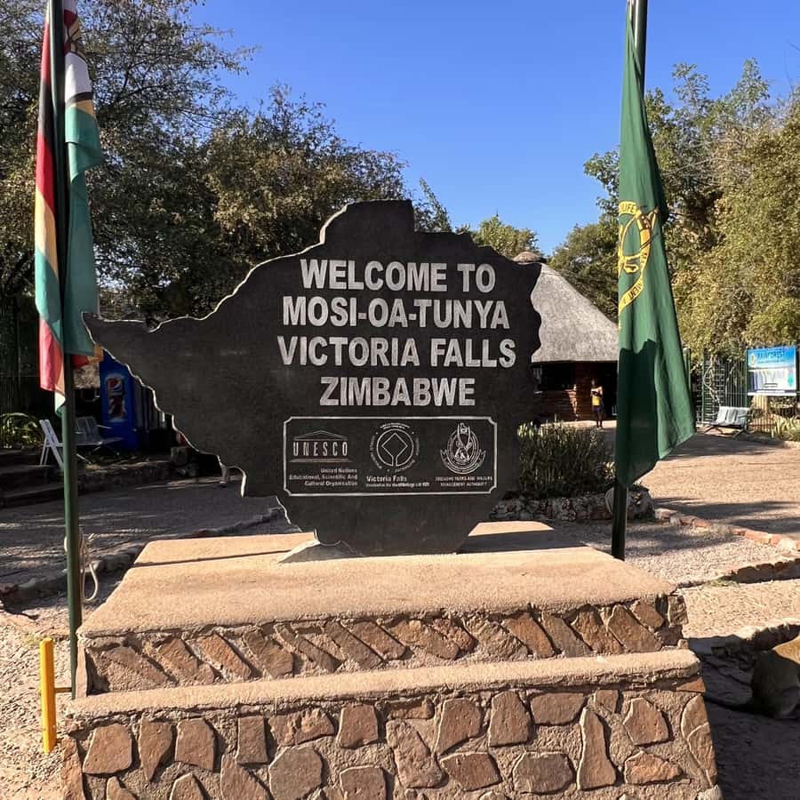 Victoria Falls: Private Guided Tour of the Waterfalls - Key Points