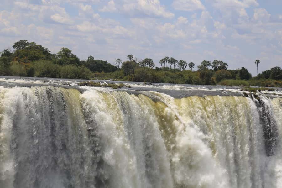 Victoria Falls: Private Guided Tour of the Waterfalls - Best Times to Think About Water and Rainbows