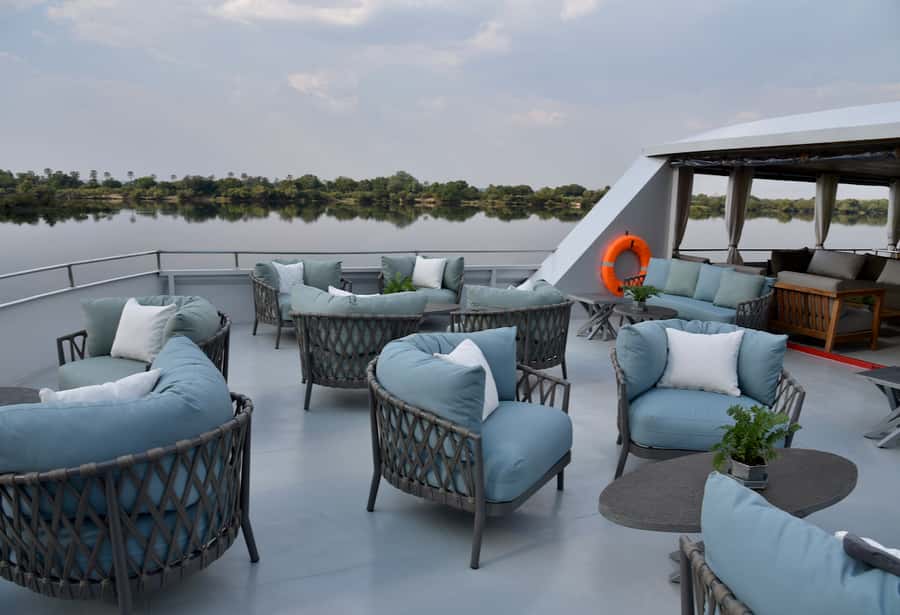 Victoria Falls Scenic Guided Tour with Sunset Boat Cruise - The break before the river cruise