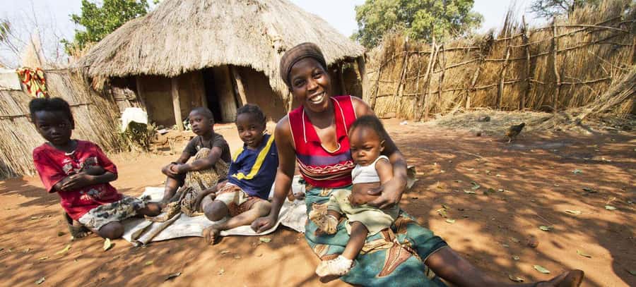 Victoria Falls: Village Tour with Traditional Food Tasting - A short visit with a personal focus