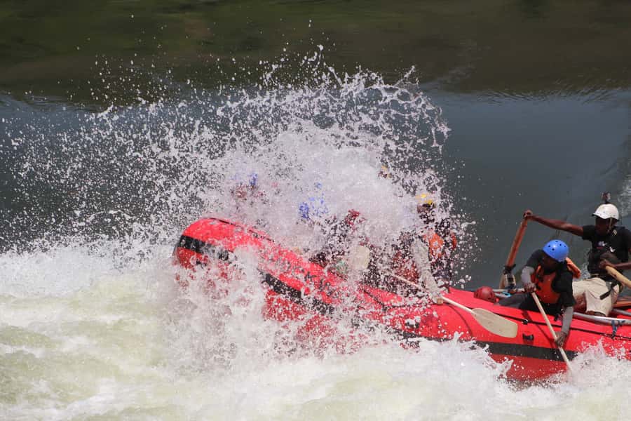Victoria Falls: Zambezi River White Water Rafting Experience - Lunch, cold drinks, and the climb back up