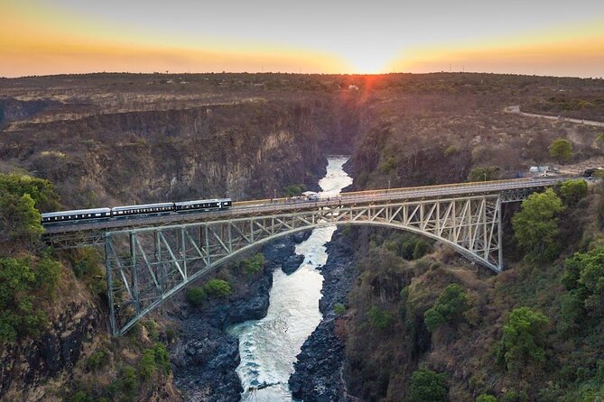 Walking Safari to the Falls, Bridge and beyond with Savannah - A small museum and a short history lesson