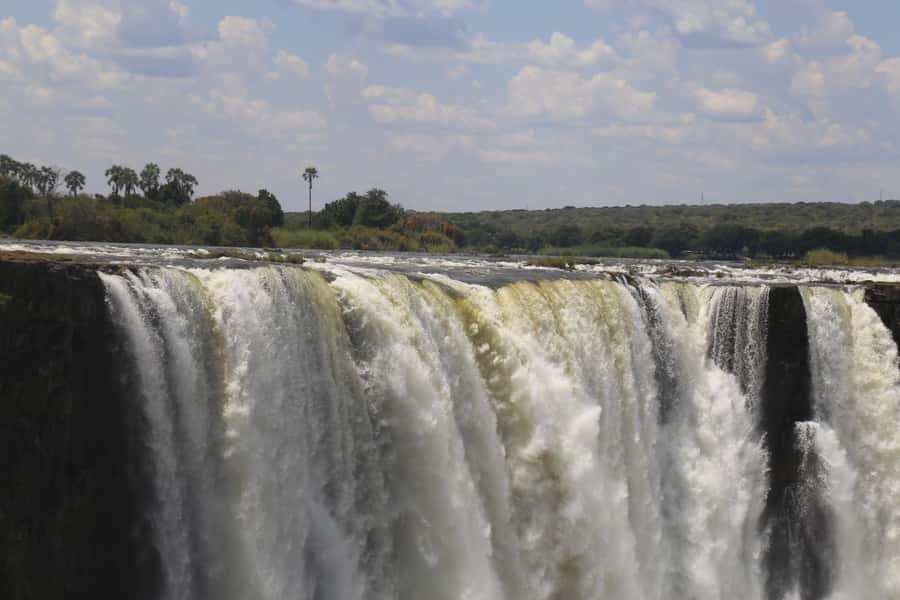 Zimbabwe & Zambia: Guided Tour of the Falls from Both Sides - Why seeing both sides changes the Falls